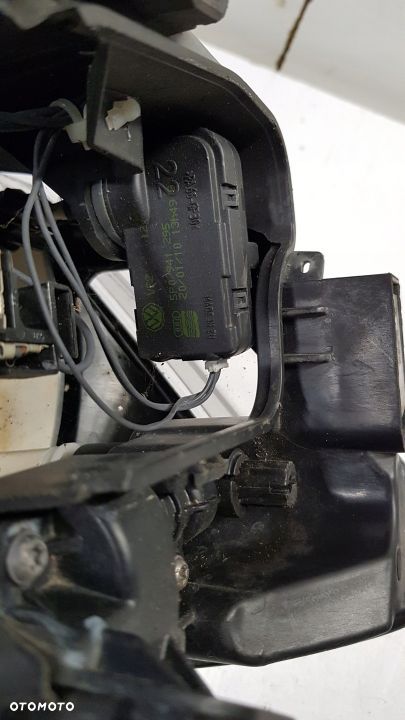 lampa lewa przód VW Polo 6R - 6