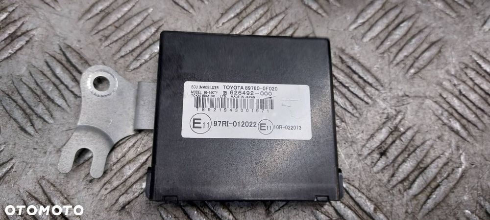 ZESTAW STARTOWY COROLLA VERSO II 89661-0F010 MB175800-6463 - 4