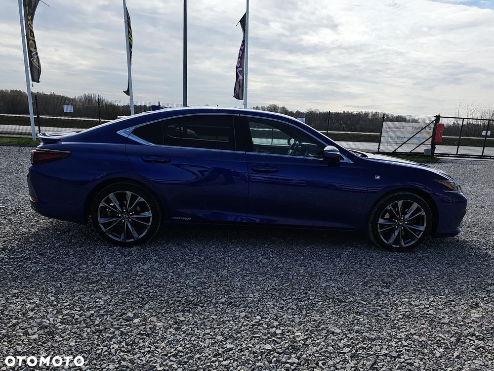 Lexus ES 300h F Sport - 4