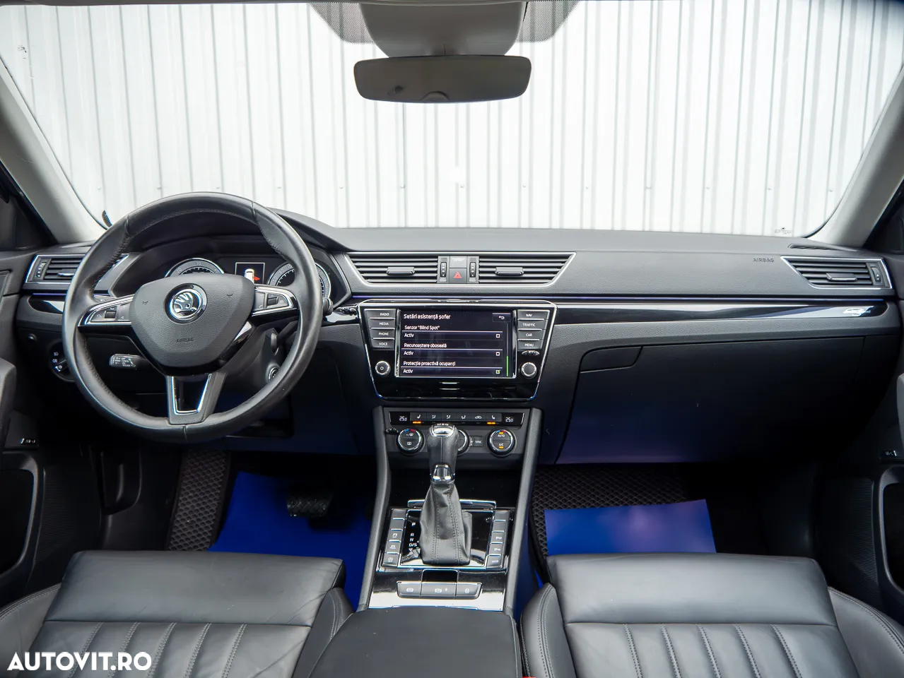 Skoda Superb Combi 2.0 TDI DSG 4X4 Laurin & Klement - 33