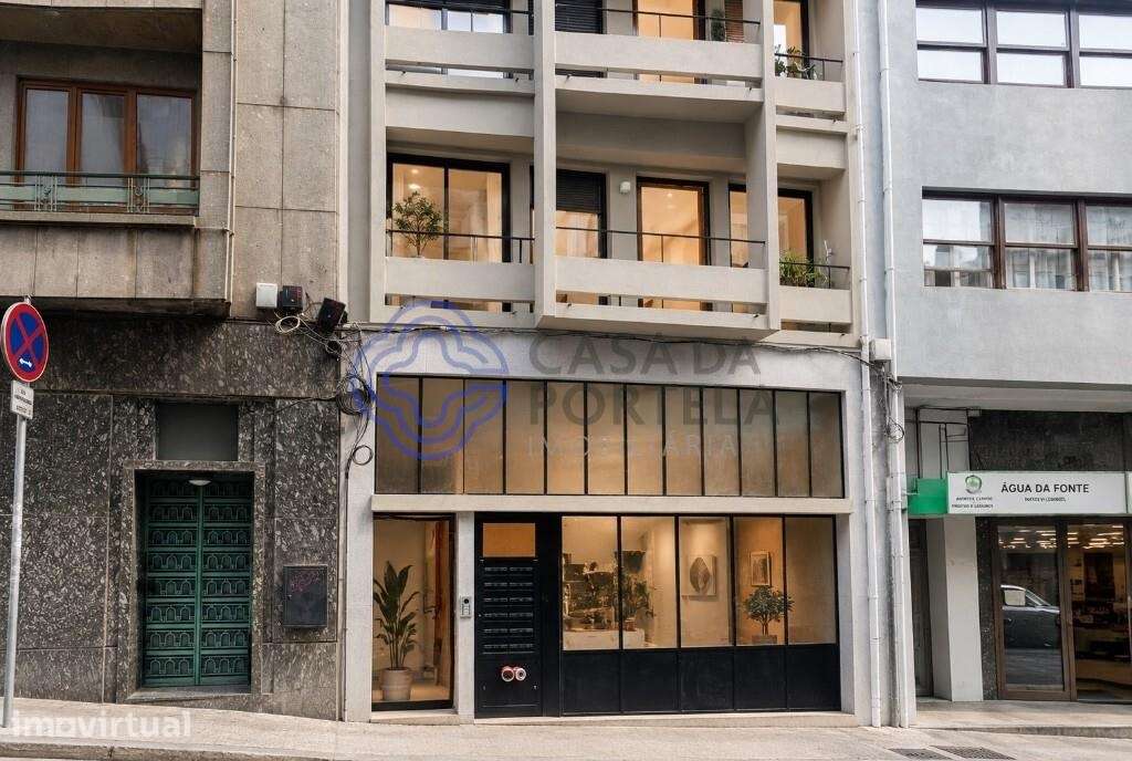 PRÉDIO TOTALMENTE RENOVADO NO CORAÇÃO DO PORTO - Grande imagem: 2/60