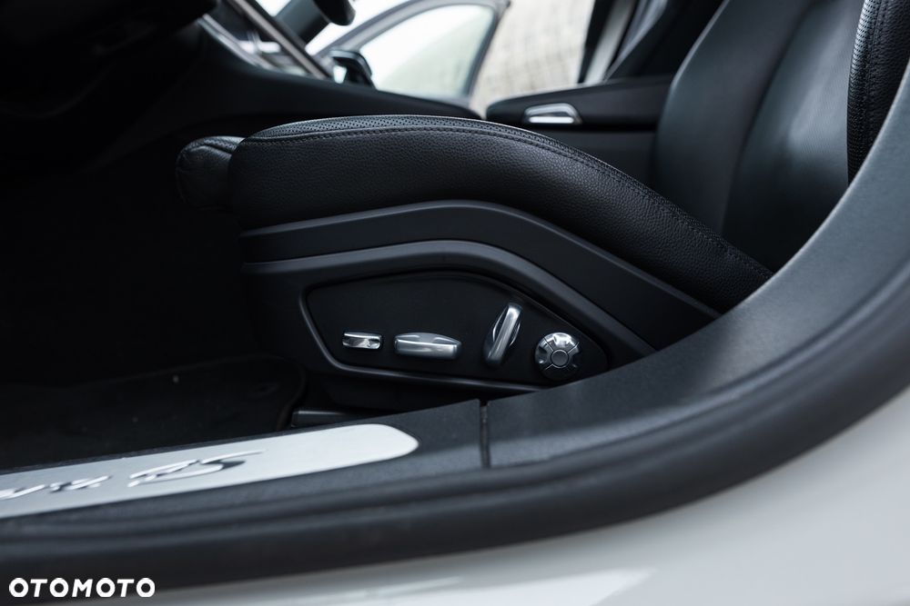 Porsche Panamera 4S - 12
