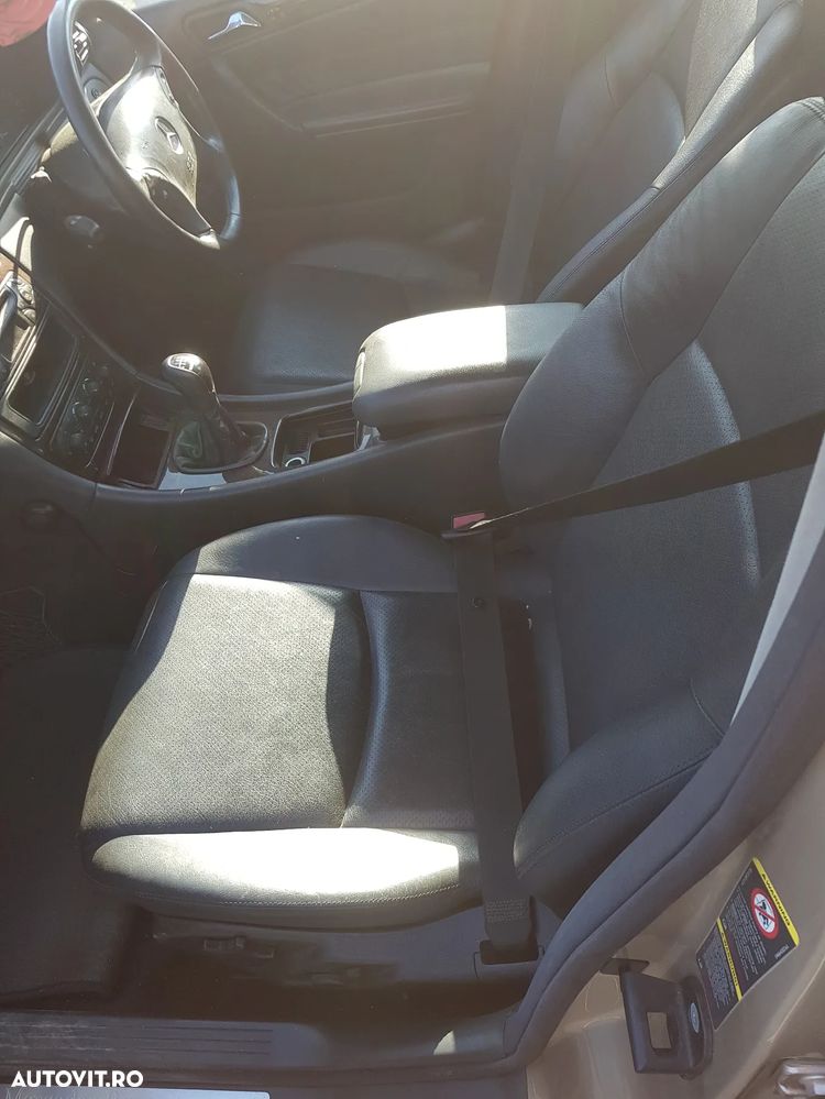 Capota fata/ Usa dreapta spate/Usa dreapta fata /Bara spate/ Capota spate Mercedes C-Class W203 - 5