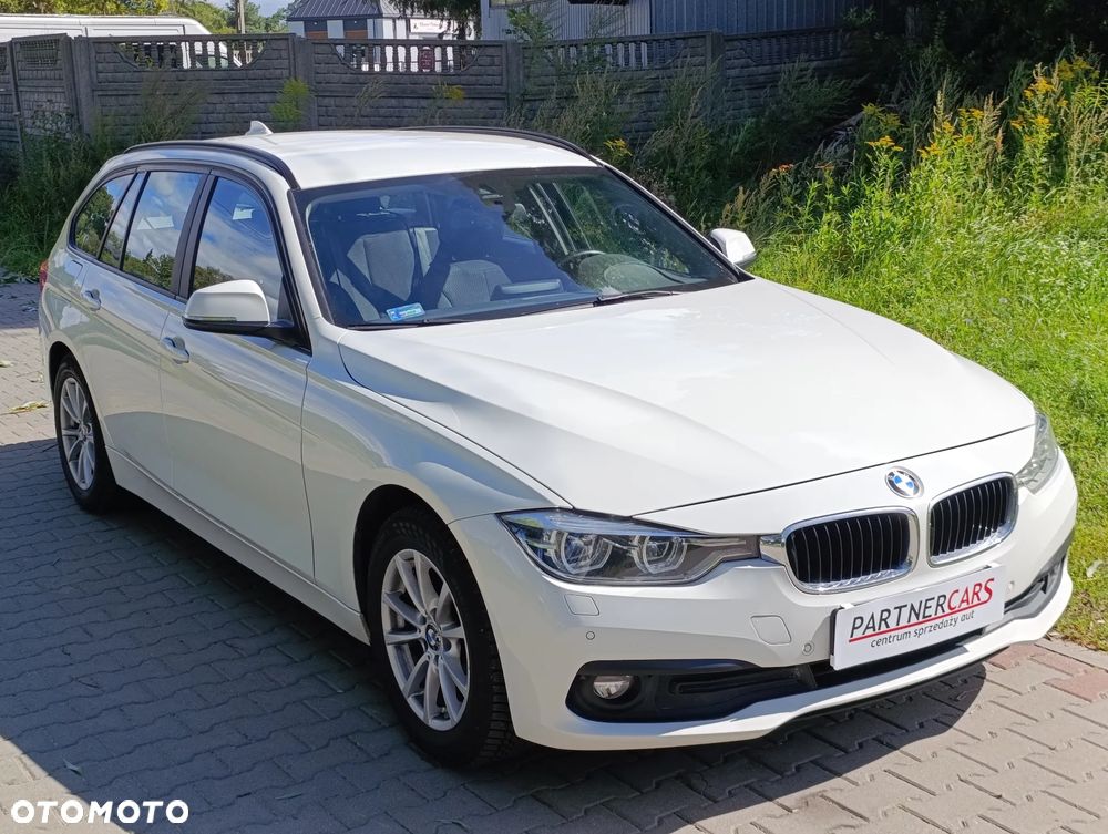 BMW 3 Series 2018 photo 2