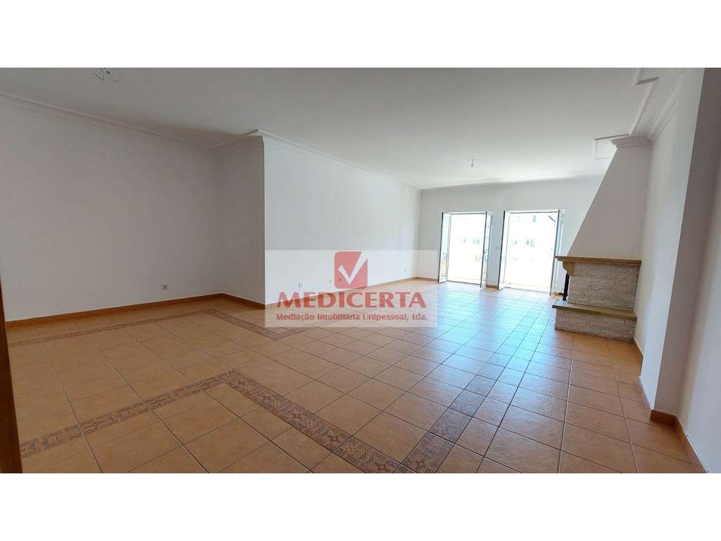 Beloura - T4 - c/ 2 Suites - Condomínio com piscina - Grande imagem: 3/21