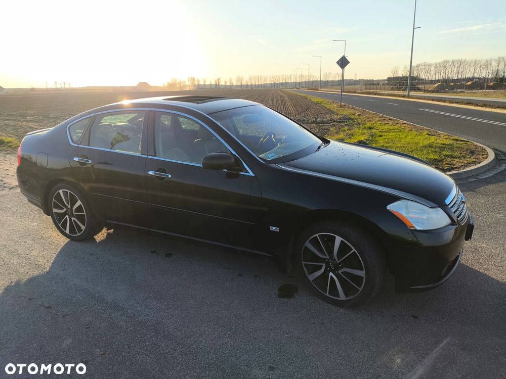 Infiniti M - 10
