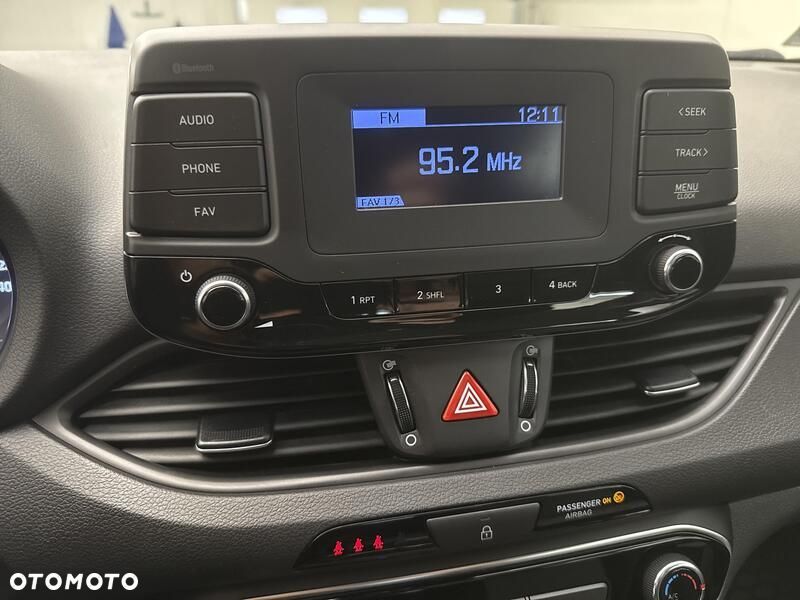 Hyundai i30 1.5 DPI Classic + - 16