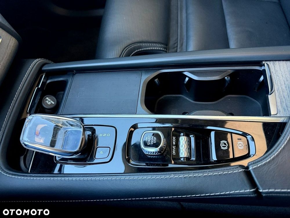 Volvo XC 90 - 30