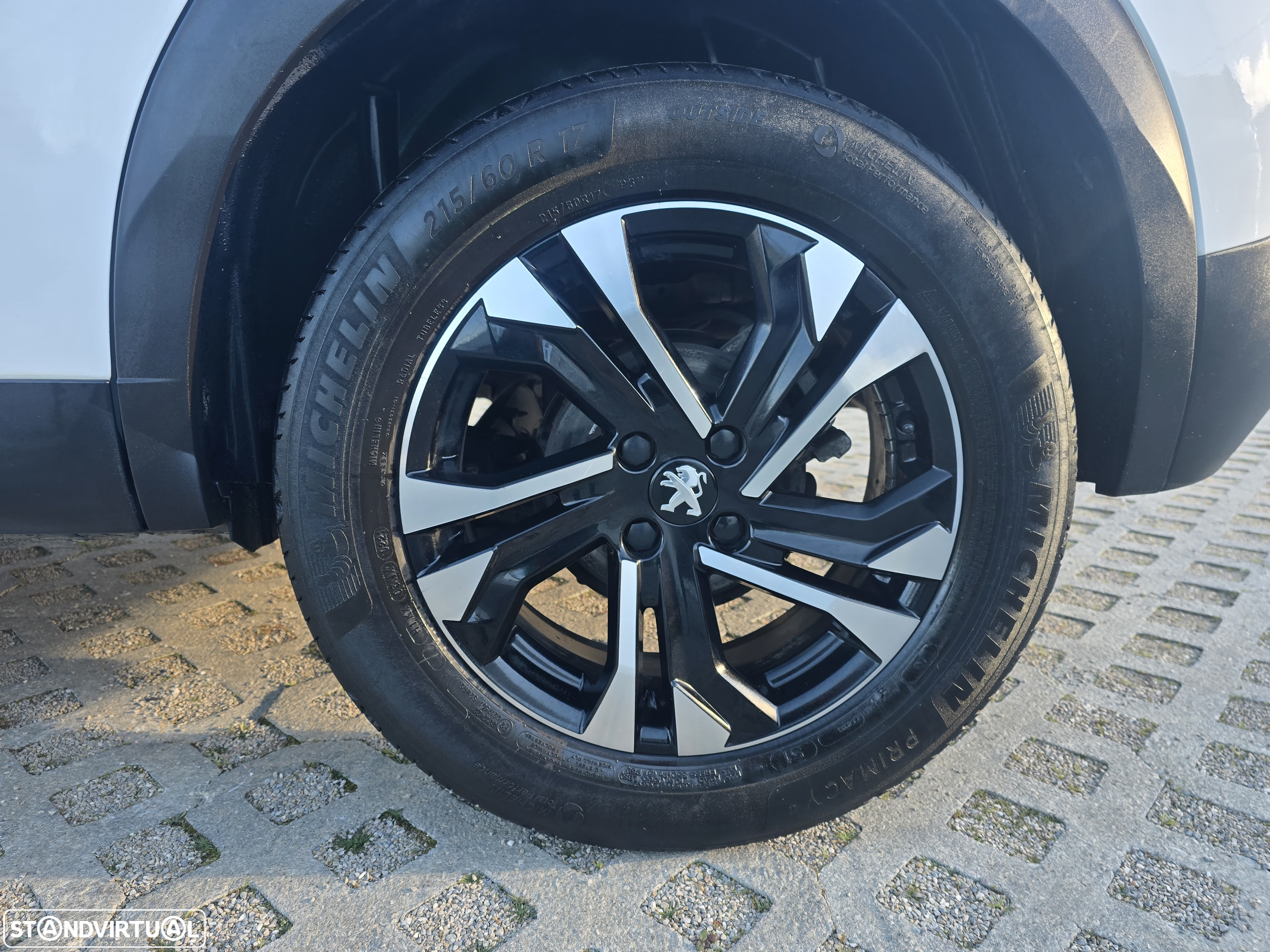 Peugeot 2008 1.5 BlueHDi Allure EAT8 - 23