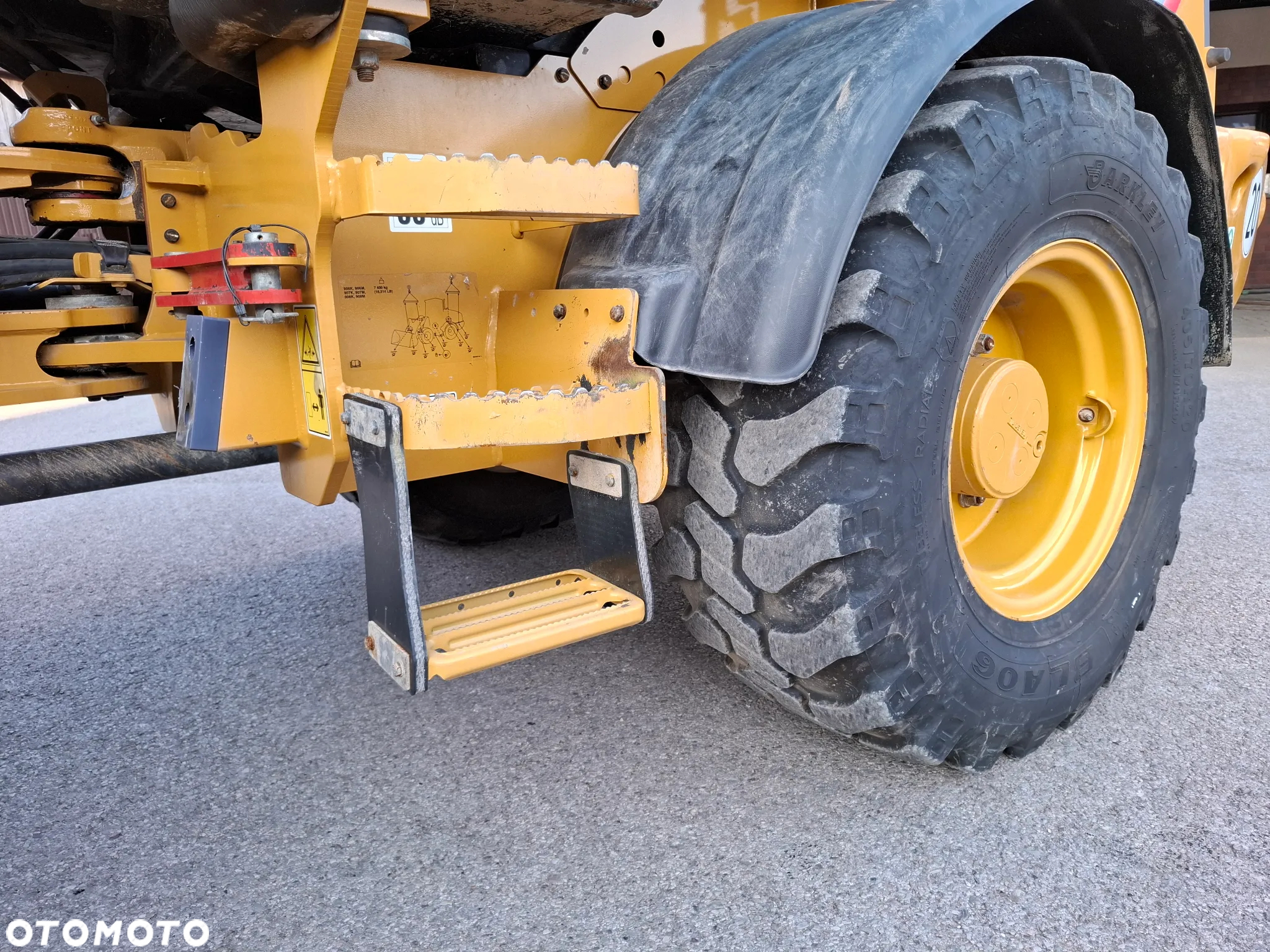 Caterpillar CAT 908 M - 18