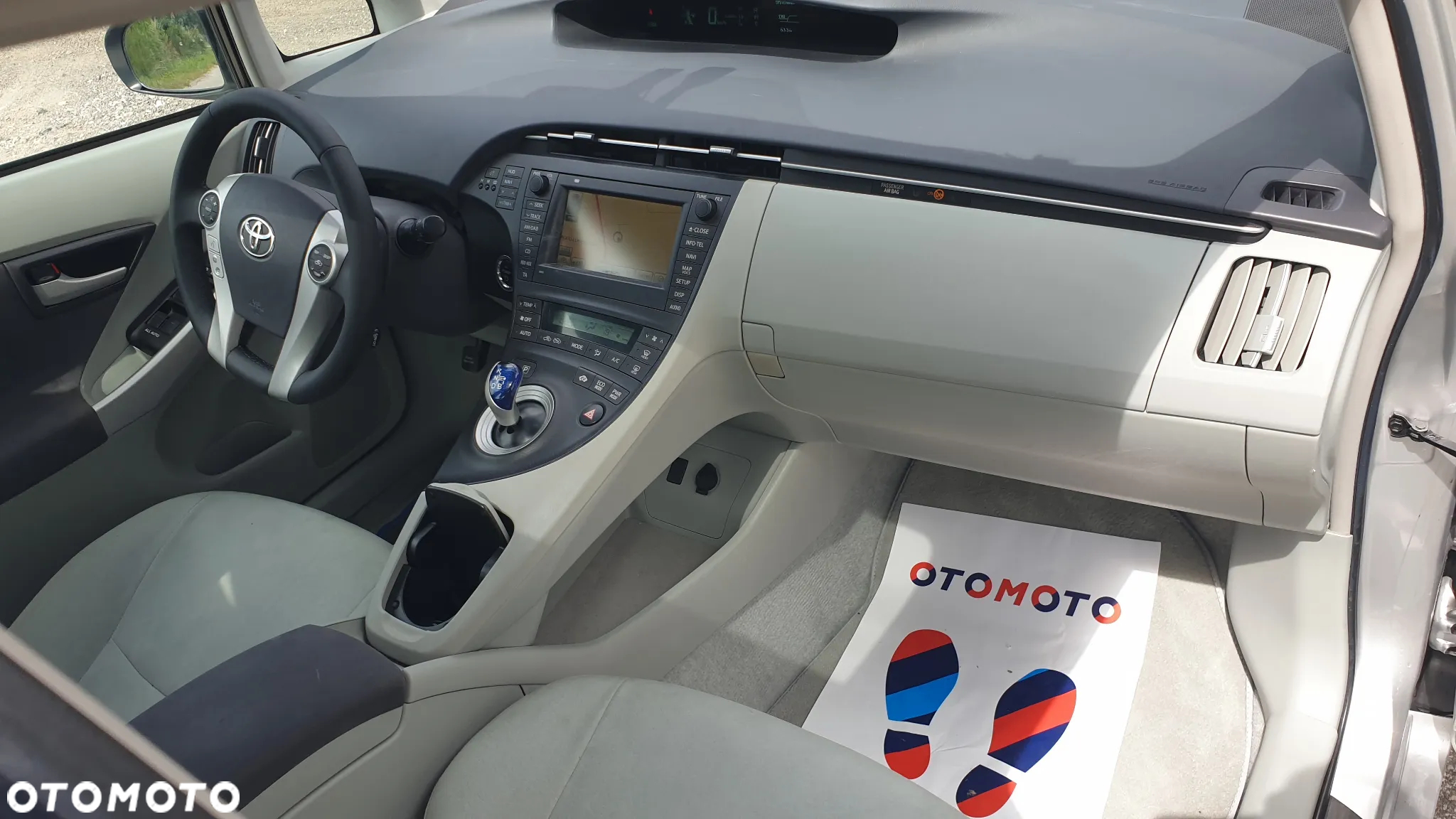 Toyota Prius (Hybrid) Executive - 11