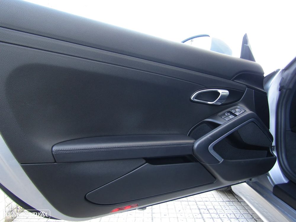 Porsche 718 Boxster 2.0T - 11