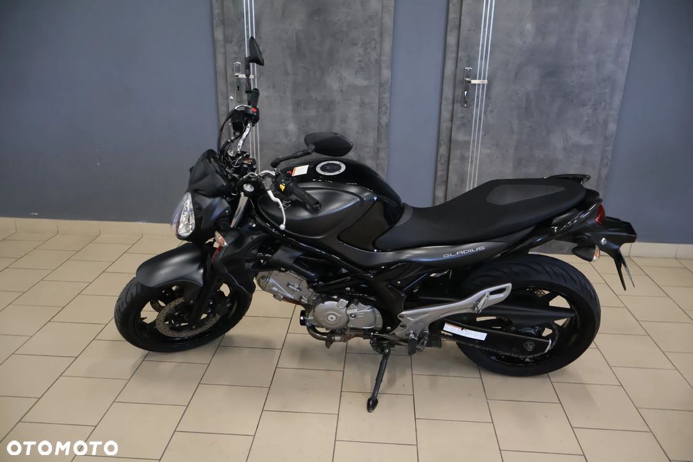 Suzuki Gladius - 12