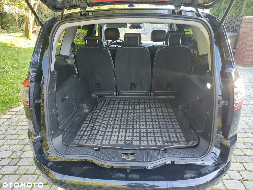 Ford S-Max - 17