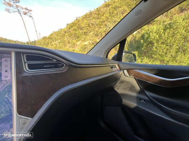 Tesla Model X Standard Range - 20