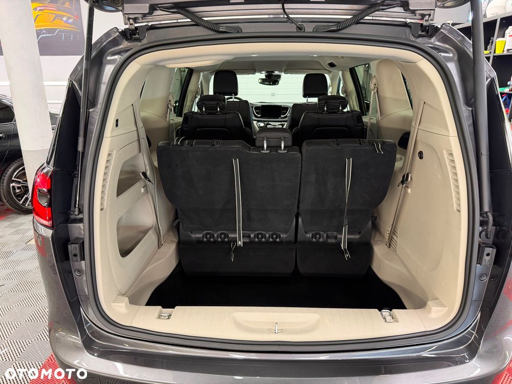Chrysler Pacifica - 23