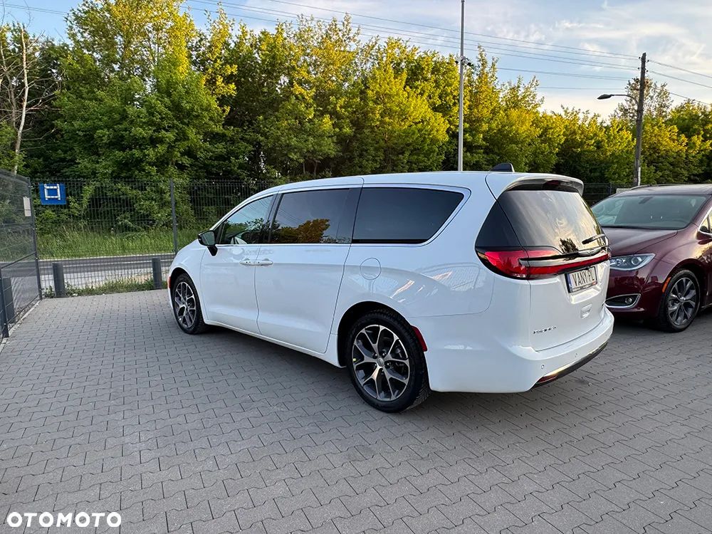 Chrysler Pacifica - 5