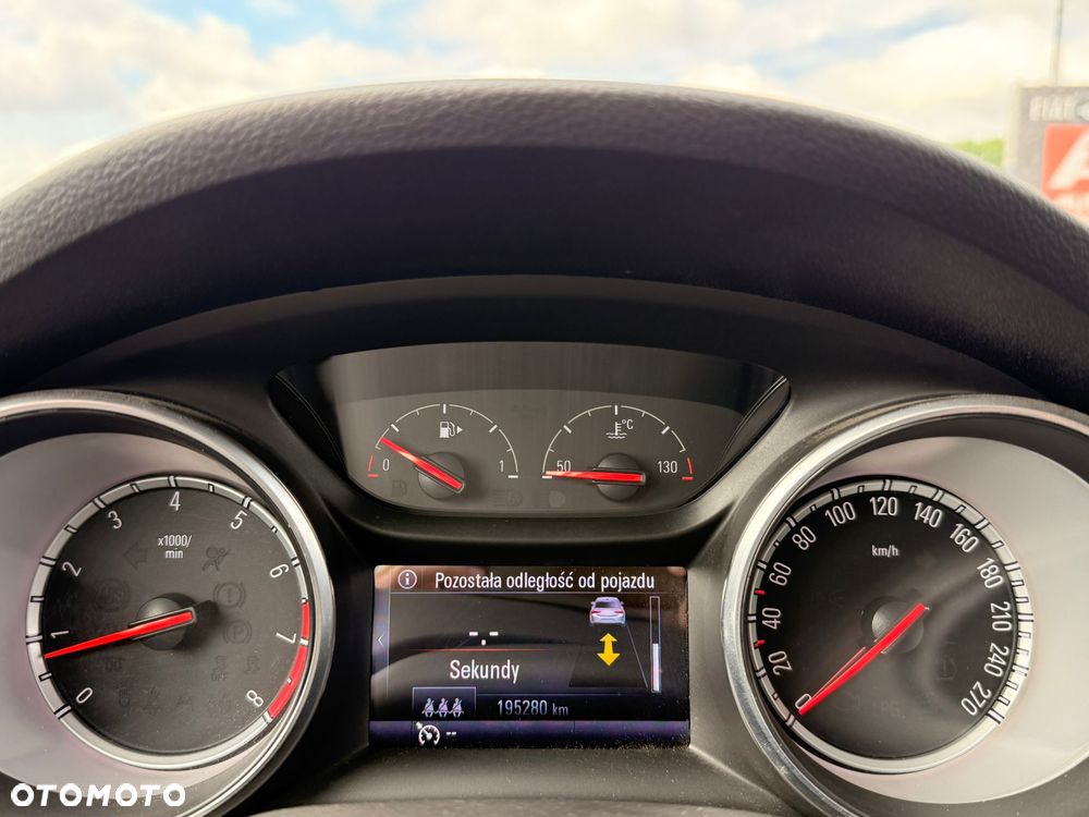 Opel Astra 1.4 T Dynamic S&S - 8
