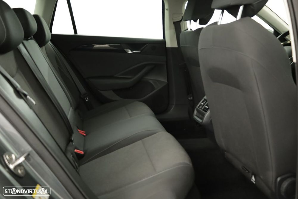 VW Passat Variant 1.5 TSI eHybrid DSG - 21