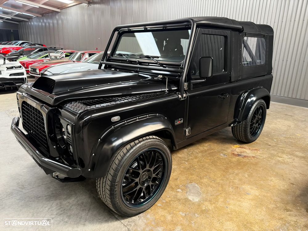 Land Rover Defender - 16