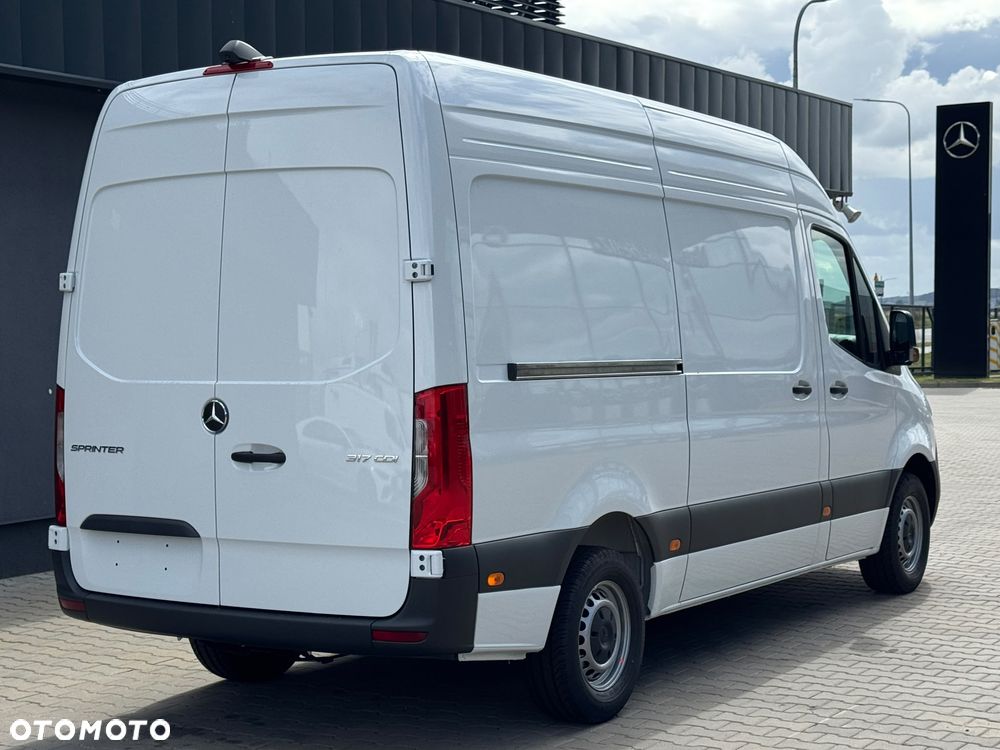 Mercedes-Benz Sprinter - 4