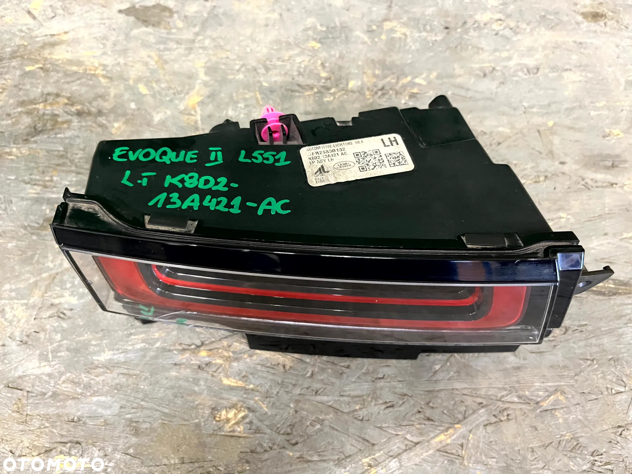 RANGE ROVER EVOQUE II L551 LAMPA LEWY TYŁ LEWA TYLNA W KLAPĘ K8D2-13A421-AC LEKKIE PĘKNIĘCIE - 4