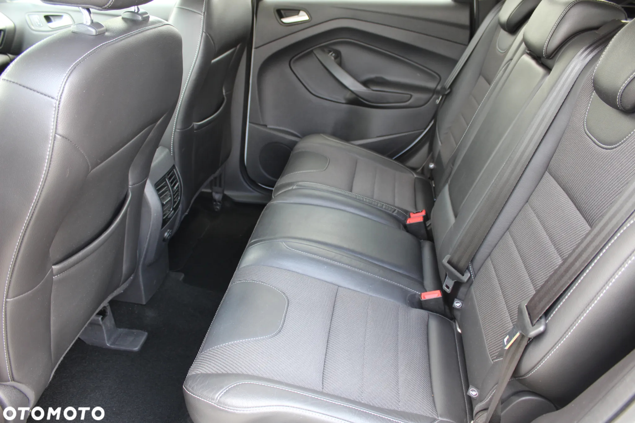 Ford Kuga 2.0 TDCi 2x4 Titanium - 9