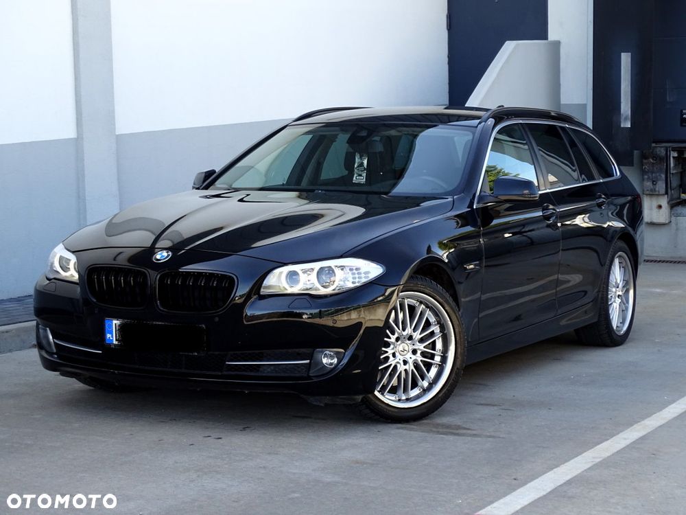 BMW Seria 5 528i xDrive Sport-Aut