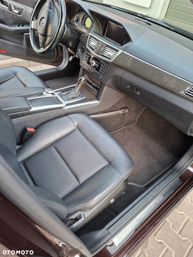 Mercedes-Benz Klasa E 200 CGI BlueEFFICIENCY Automatik - 13