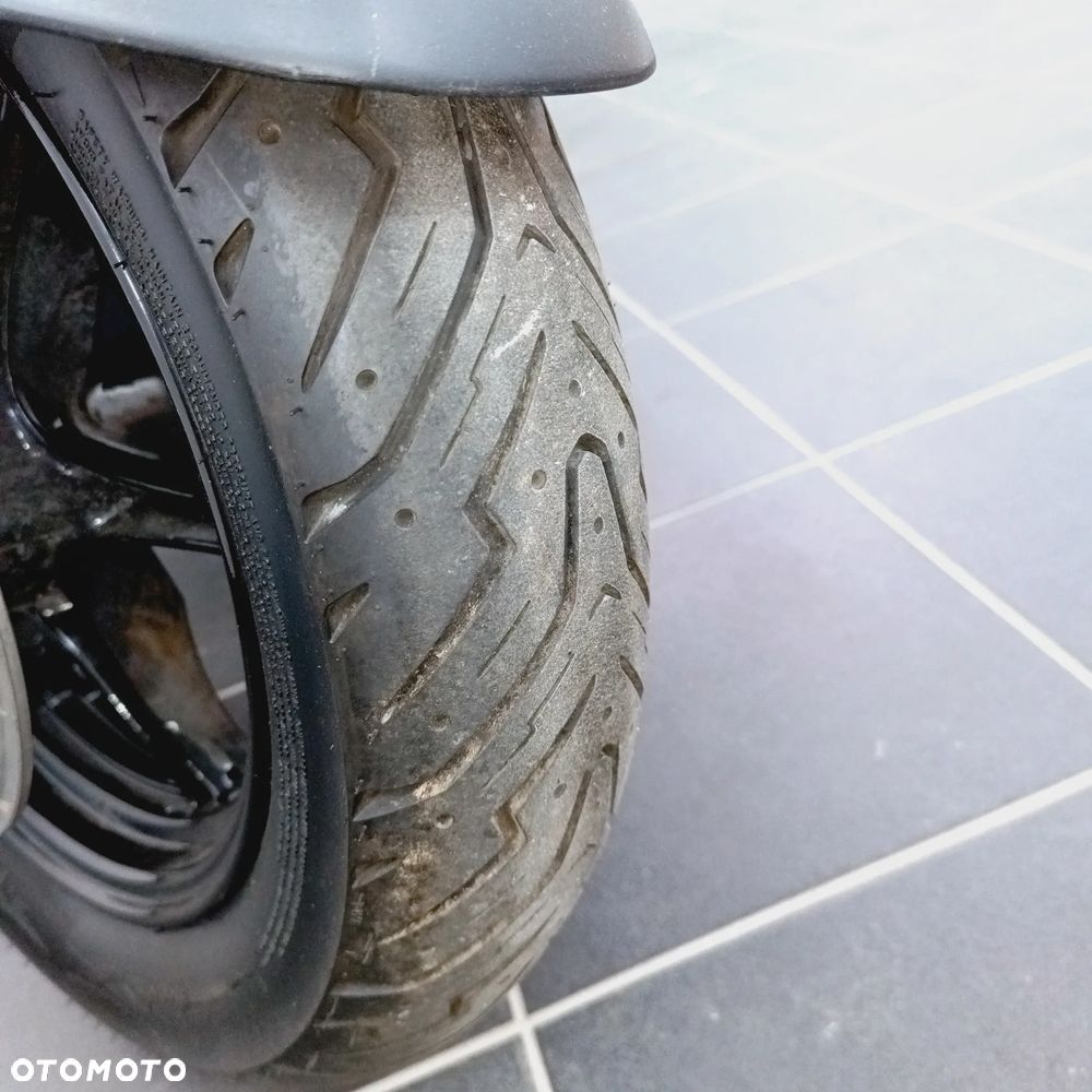 Suzuki Burgman - 12