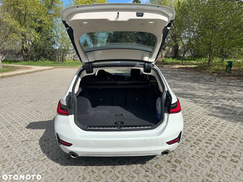 BMW Seria 3 318i - 3