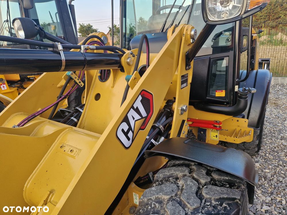 Caterpillar 906M - 32