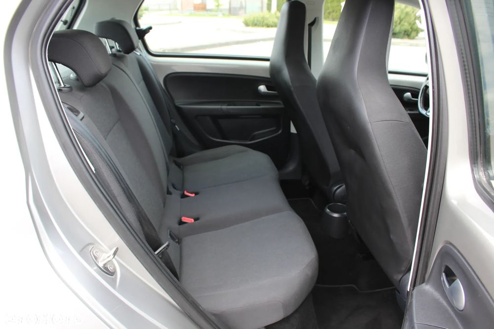 Volkswagen up! United - 17