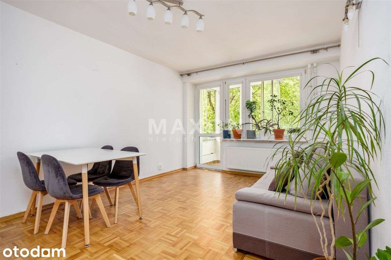 Balkon, miejsce postojowe, przy parku