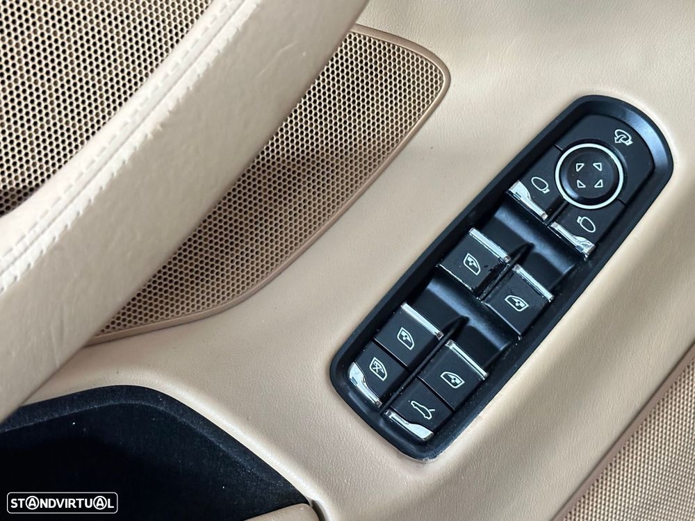 Porsche Panamera 4 PDK - 16