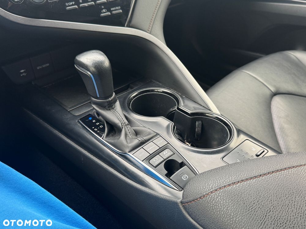 Toyota Camry 2.5 Hybrid Executive CVT - 23