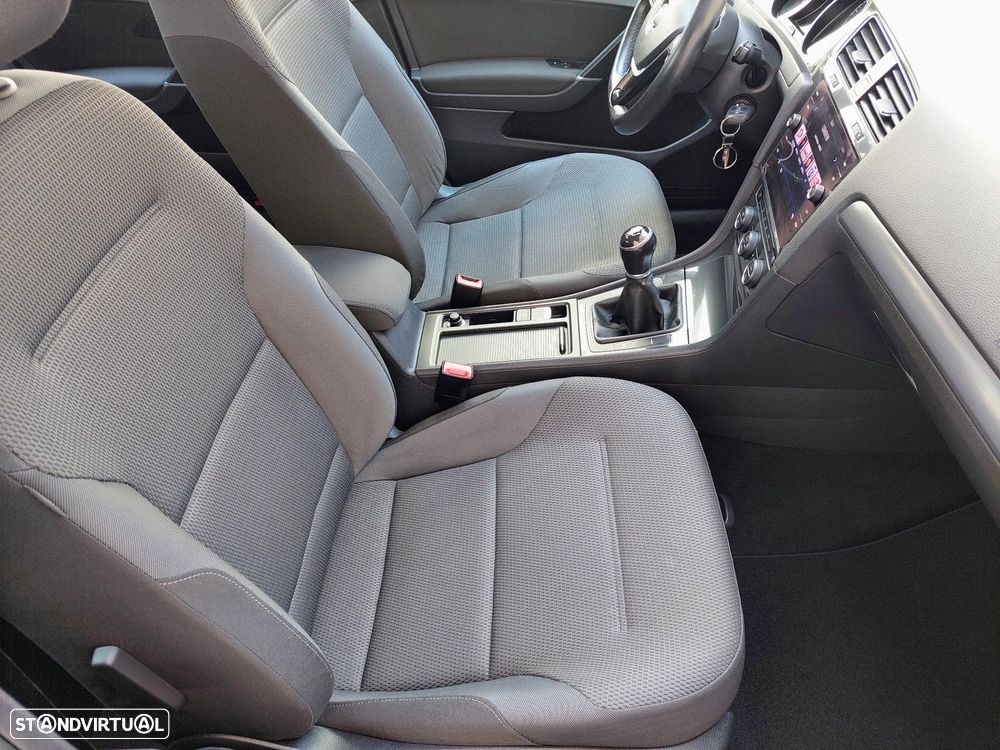 VW Golf 1.6 TDI Confortline - 48