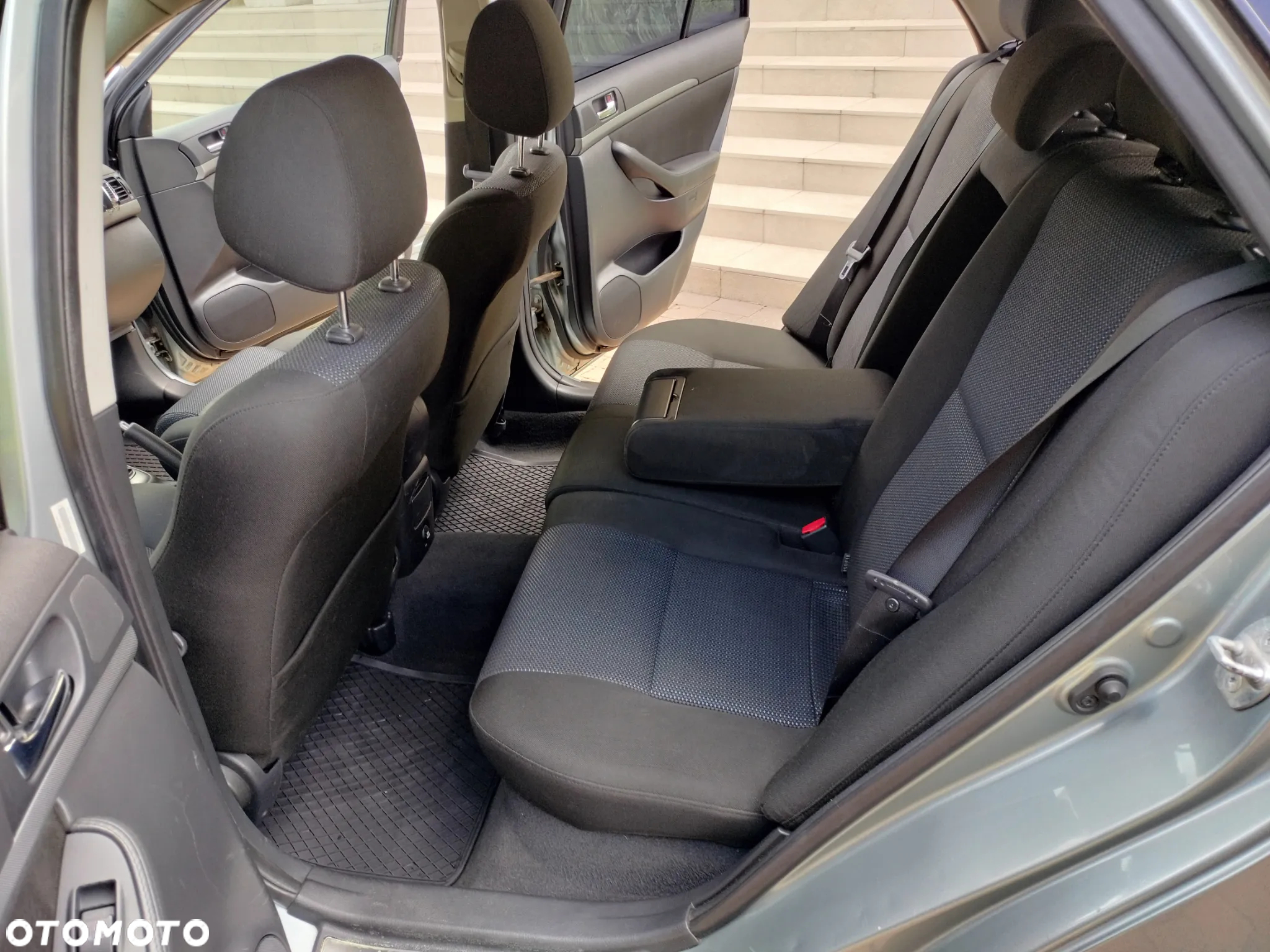 Toyota Avensis 2.0 D-4D Sol+NAVI - 12