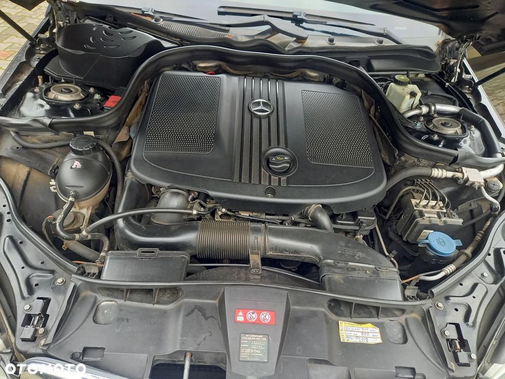 Mercedes-Benz Klasa E 200 CDI DPF BlueEFFICIENCY 7G-TRONIC - 31
