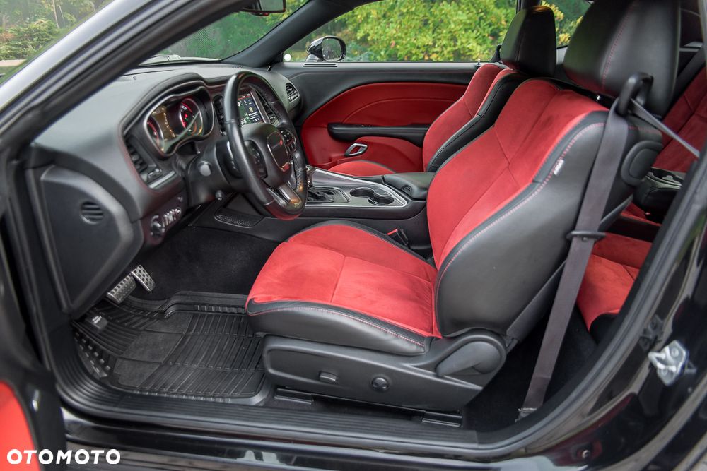 Dodge Challenger - 17