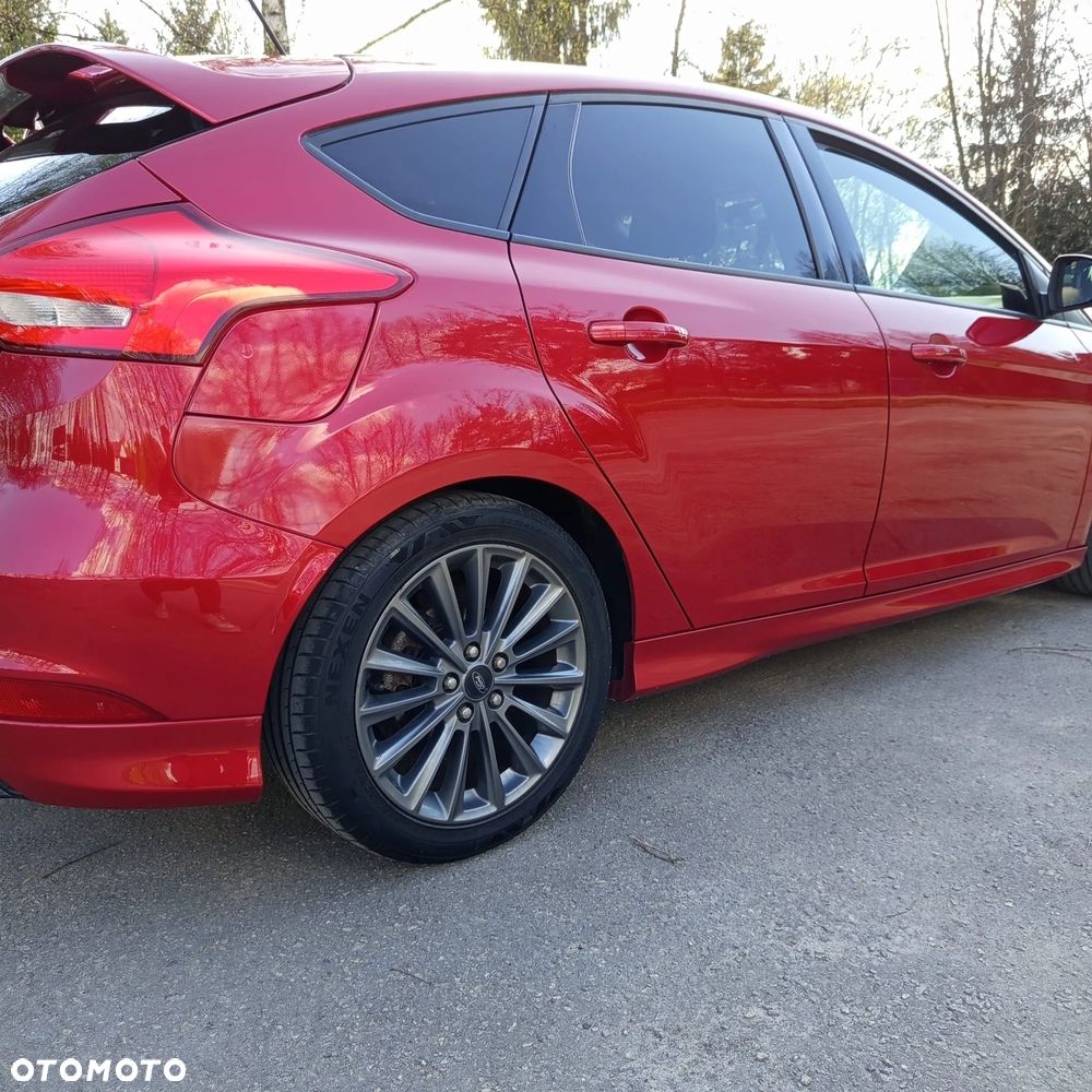 Ford Focus 1.5 EcoBoost ST-Line - 12