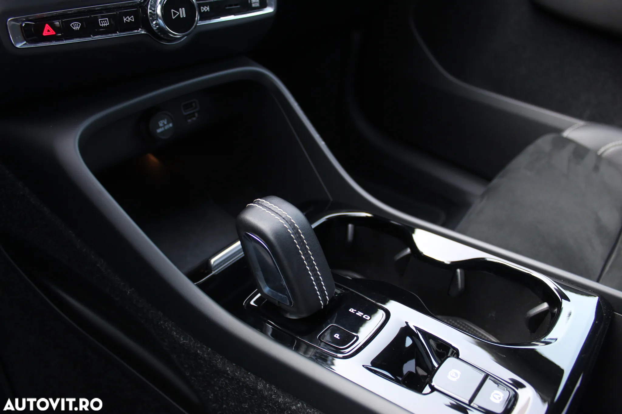 Volvo XC 40 D4 AWD Geartronic R-Design - 17