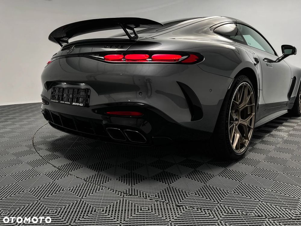 Mercedes-Benz AMG GT 63 4Matic+ - 6