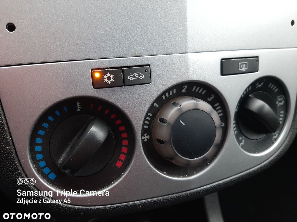 Opel Corsa 1.4 16V Active - 19