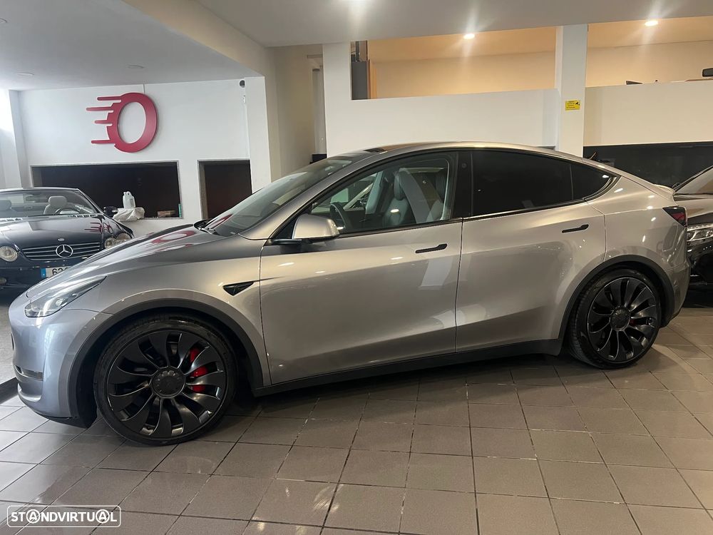 Tesla Model Y Performance Dual Motor AWD - 4