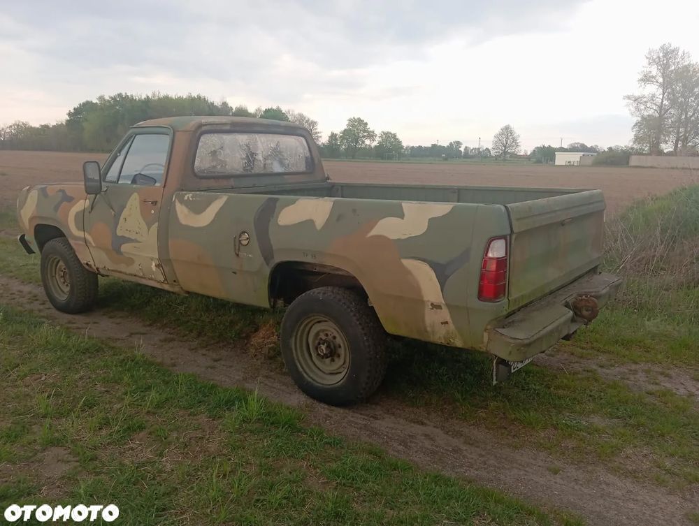 Dodge D100