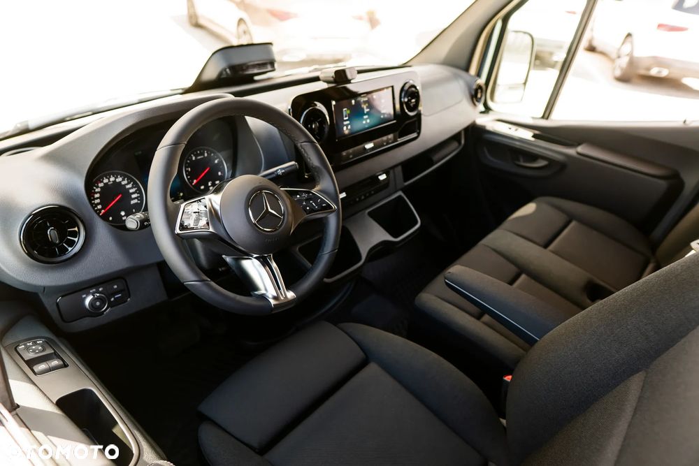 Mercedes-Benz Sprinter - 11