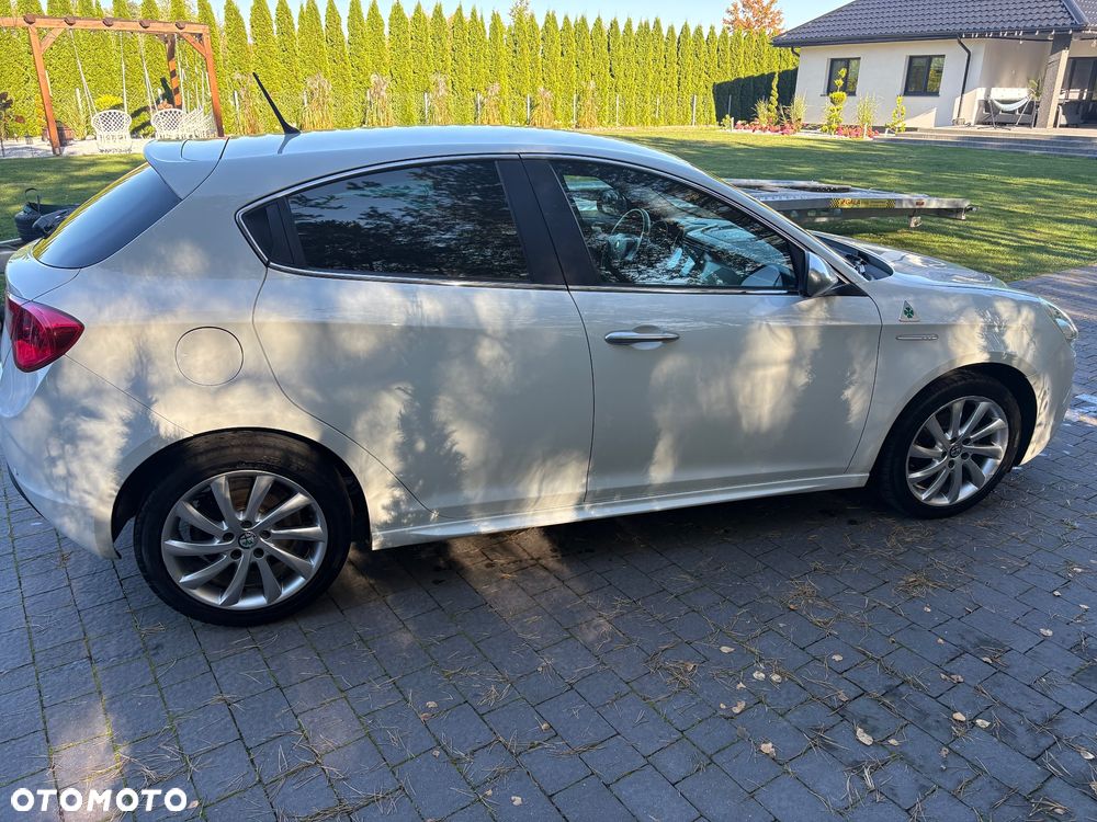 Alfa Romeo Giulietta 2013 photo 4