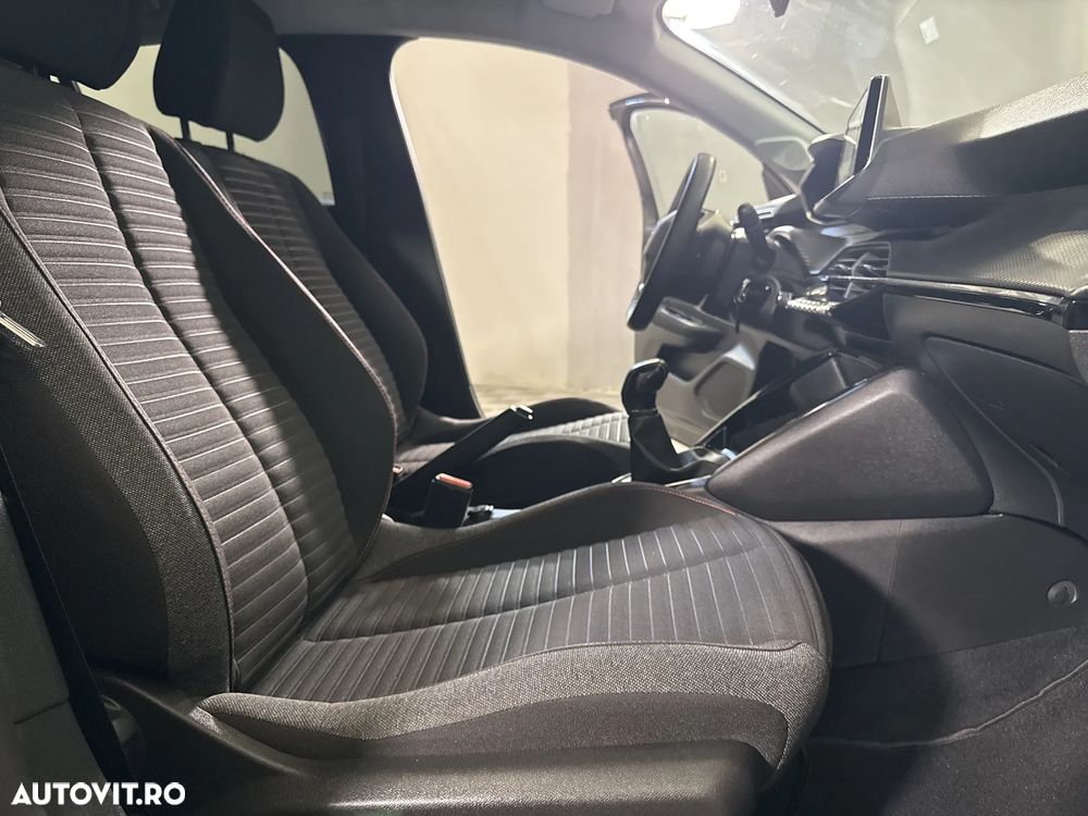 Peugeot 208 - 12