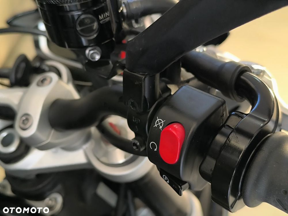 Triumph Street Triple - 25